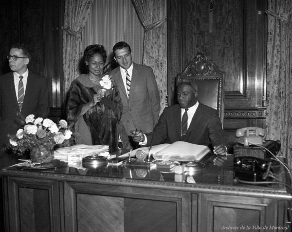  Robinson accueillis à l'hôtel de ville de Montréal, 11 septembre 1958, VM94-Z746-4