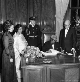 Visite du Premier ministre Sir Seewoosagur Ramgoolam, accompagné de Lady Ramgoolam. - 3 mai 1967. Archives de la Ville de Montréal. VM94-X007-011
