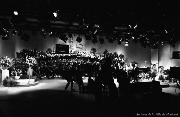 Spectacle télévisé au Centre international de l'Expo 67 dans le cadre du 325e anniversaire de Montréal. - 17 mai 1967. Archives de la Ville de Montréal. VM94-X015-034