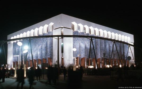 Pavillon de l'Iran, le soir. - 1967. Archives de la Ville de Montréal. VM94-EXd007-008