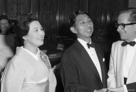 La princesse et le prince Takamatsu, du Japon, en compagnie de Daniel Johnson, premier ministre du Québec. – 1967. Archives de la Ville de Montréal. VM94-X033-041