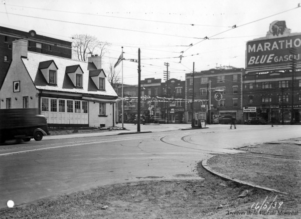 Intersection du boulevard Décarie et du chemin Queen-Mary. 16 mai 1939. VM166-R3209-2-024. Archives de la Ville de Montréal.
