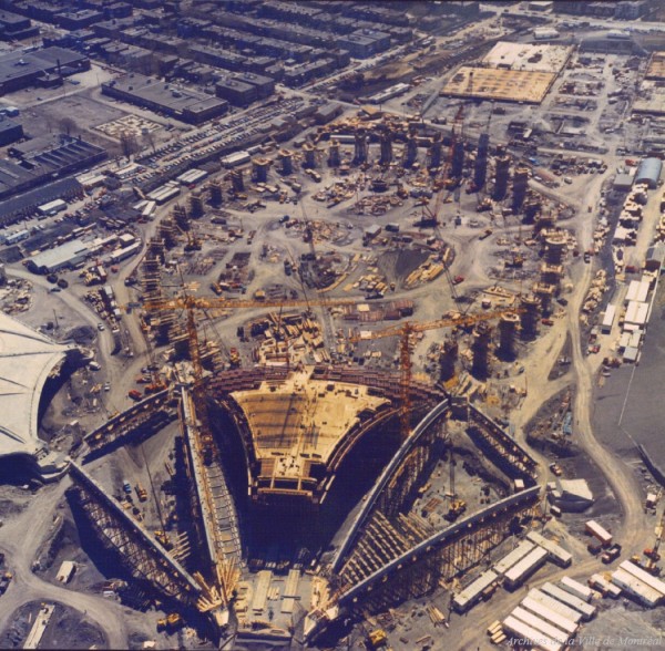 Vue arienne de la construction du stade olympique, 1975. VM94/Bc-162-97