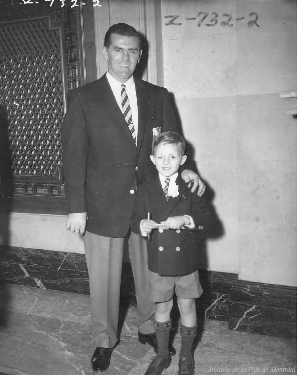 Maurice Richard à l’hôtel de ville, 20 octobre 1958. Photographie de Jean-Paul Gill. VM94,Z732-2