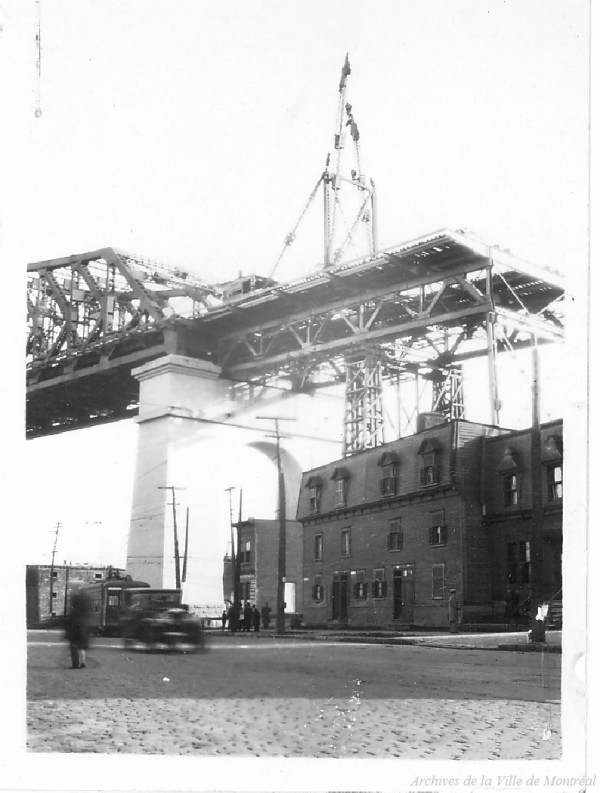 Pont Jacques-Cartier en construction. VM6,D780.23-13