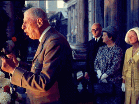 Le général de Gaulle au balcon de l'hôtel de ville de Montréal, 24 juillet 1967