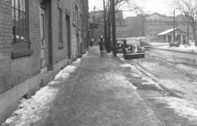 L'avenue Papineau près de la rue Notre-Dame Est en 1942. Archives de Ville de Montréal, VM6-R3186-A