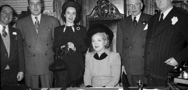 Mary Pickford à l'hôtel de ville, 1948, VM94-Z289-2