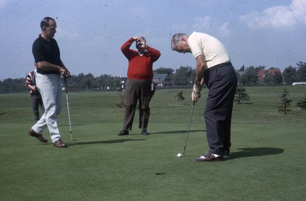 Pierre Laporte et Jean Lesage au golf municipal, 1966, VM94-Ed38-006
