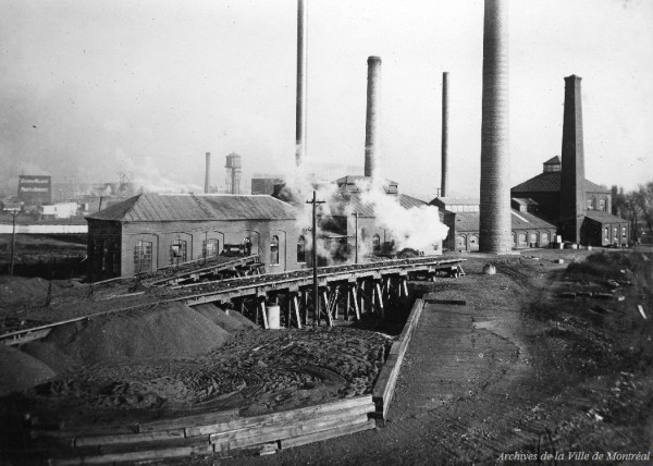 Vue générale de la construction de l'usine de filtration Atwater. 1915-1917. VM4,S14,SSY,SSS1,D3-553.