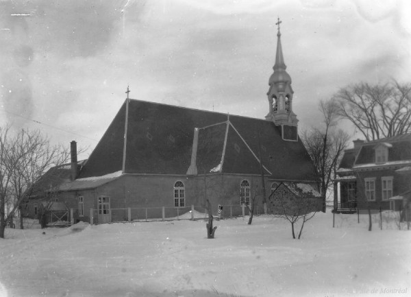 Pointe-aux-Trembles (Montréal) : l'église avant l'incendie / Edgar Gariépy . - [février 1925]