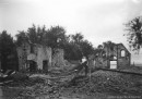 Pointe-aux-Trembles (Montréal) : les ruines de l'église après l'incendie (1705-1937) / Edgar Gariépy . - 21 septembre 1937