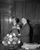 Lucille Wheeler et le maire Sarto Fournier, 1958, VM94-Z711-4