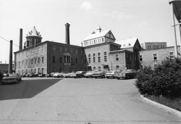 Arrière du bâtiment principal, 1976. VM006, S10