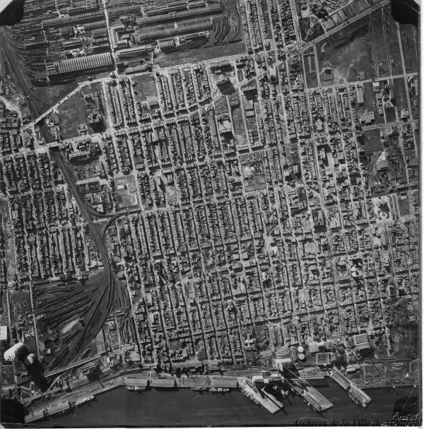 Vue aérienne de l'est de Montréal, depuis le port jusqu'aux usines Angus. 1958. VM97,S3,D02,P15-090.