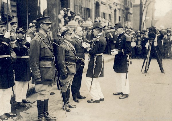 Olivar Asselin recevant la Légion d'honneur. 1919. P104,S4,D1,P112.