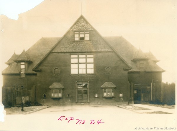 Pavillon d'entrée du terrain sportif du club Shamrock, vers 1900, VM6-D1938-3-002