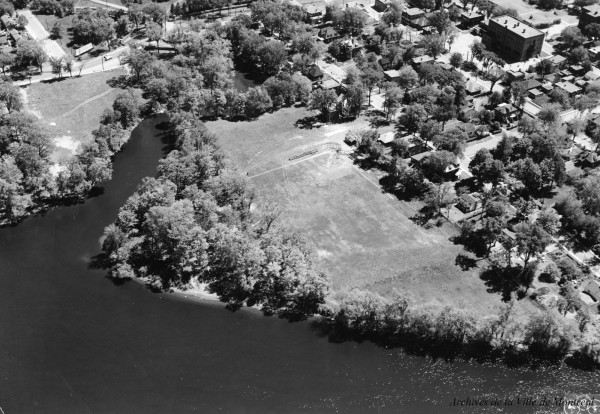 Vue aérienne du parc Raimbault, années 1960, VM4-14-Y-5_067-003