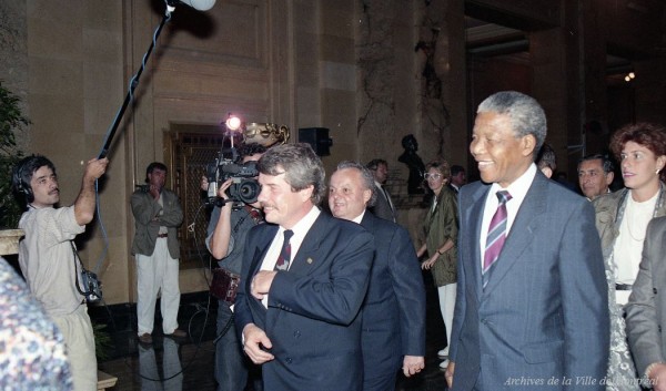 Nelson Mandela en compagnie du maire Jean Doré 1990, VM94-U5432-275