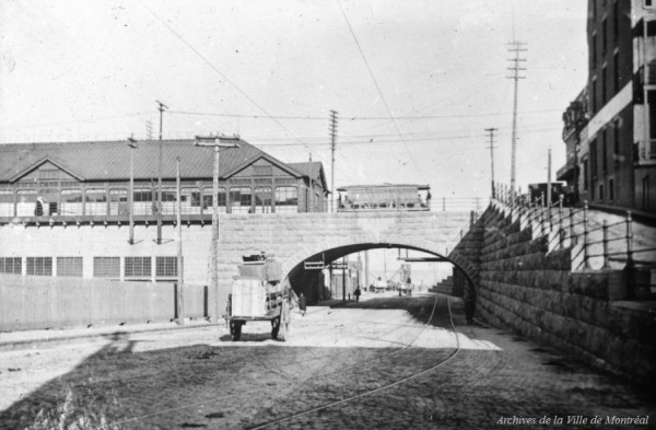 La rue Berri et la gare Dalhousie, 1905, photo d'Edgar Gariépy,  BM42-G1225