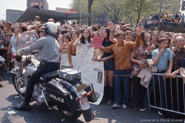 Foule de partisans près du Forum de Montréal, 19 mai 1971, VM94-Ed041-042.