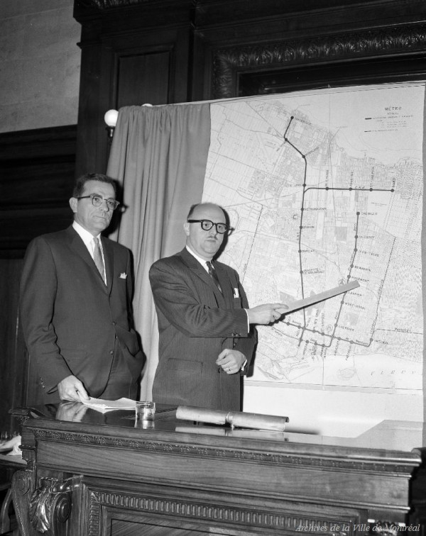 Le président Lucien Saulnier et le maire Jean Drapeau présentent le projet de métro pour Montréal, 20 octobre 1961, VM94-Z1473-10