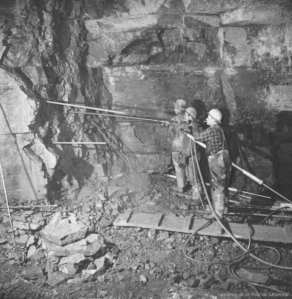Travaux d'excavation à la future station Rosemont, photo de Louis-Philippe Meunier, 3 novembre 1963, VM94-M042-004