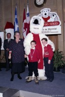 Léa Cousineau, Boule de Neige et des enfants lors de la conférence de presse pour la Fête des Neiges 1989, VM94-U4779-016.