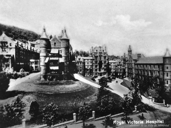 L'hôpital Royal Victoria avec la maison des infirmières (à gauche), années 1920, P500-Y-1_20-019