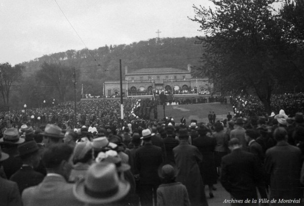 Célébrations du Tricentenaire au parc Jeanne-Mance, photo d'Edgar Gariépy, 17 mai 1942, BM42-G1539