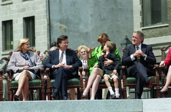 Andrée et Robert Bourassa, Mila et Brian Mulroney lors de l'inauguration des fêtes du 350e, 17 juillet 1992, VM94-U6251-037