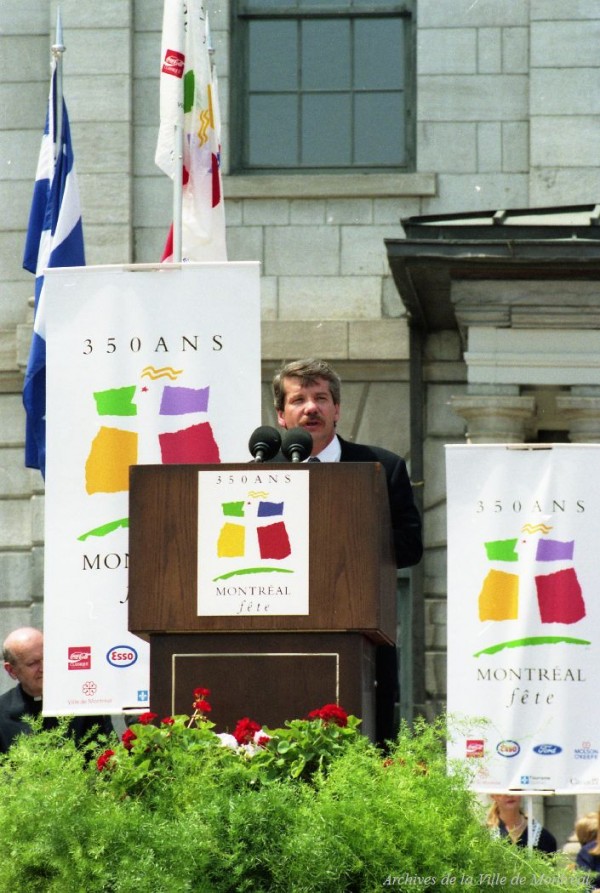 Le maire Jean Doré lors de l'inauguration des fêtes du 350e anniversaire de Montréal, 17 mai 1992, VM94-U6251-021