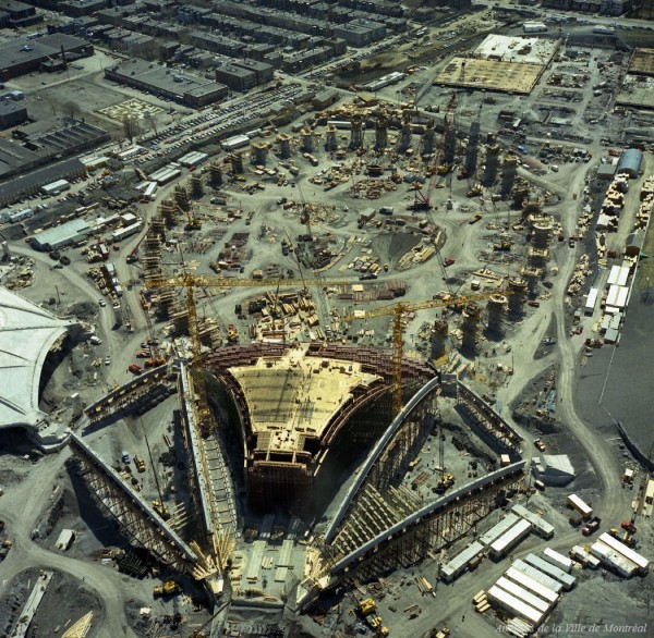 Construction du stade olympique,  photo de Rhéal Benny et Vincent Massaro, 1975, VM94-B162-097