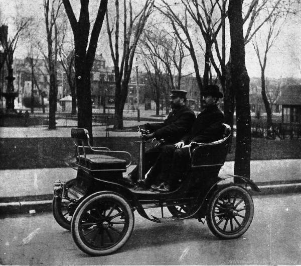 Ucal-Henri Dandurand et sa voiture De Dion-Bouton, entre 1903 et 1912, VM94-P220