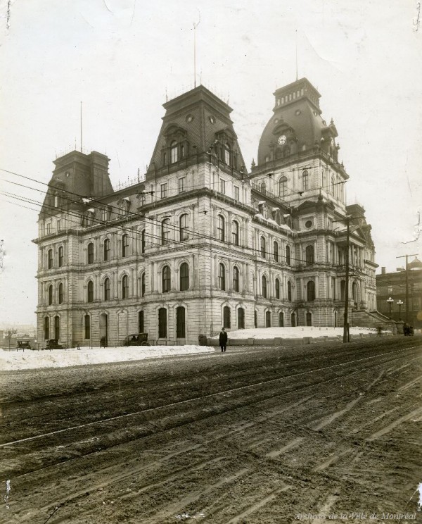 Hôtel de ville de Montréal, vers 1920, VM6,R3067-2_275E(1879-1922)-001