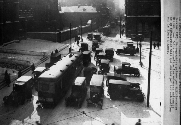 Congestion sur la Place d'Armes, photo E. L. Giroux, 1925, VM94-Z1821