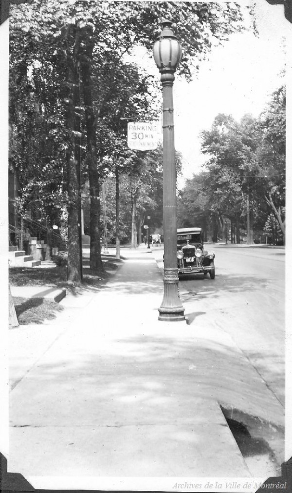 Panneau de stationnement d'une rue de Montréal, années 1930, VM98-Y_3P016