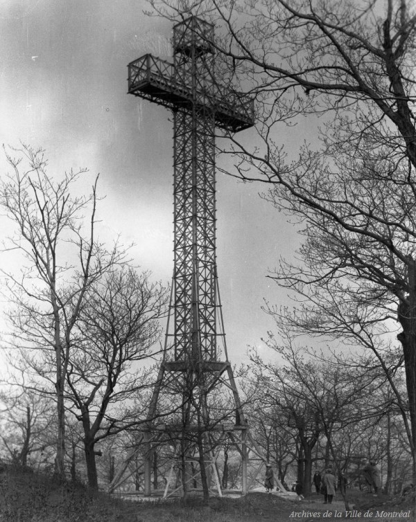 Croix du parc du Mont-Royal, photo Edgar Gariépy, 1943, BM42-G1413