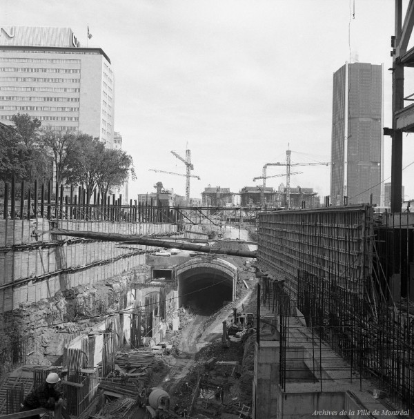 Construction du métro, photo Henri Rémillard, 13 septembre 1965, VM94-A0243-028