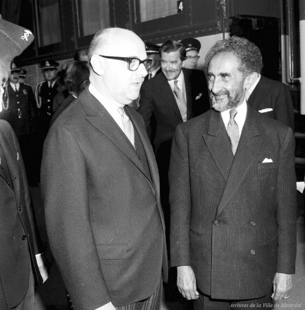 Le maire Jean Drapeau et l'empereur Hailé Sélassié d'Éthiopie, 1er mai 1967, VM94-X06-006