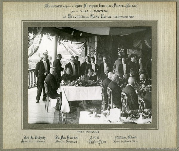 Déjeuner offert au futur roi Édouard VIII au Belvédère du Mont-Royal le 2 septembre 1919.