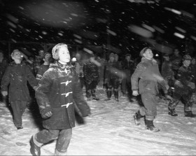 À la patinoire du centre de Sainte-Bernadette, le 11 février 1955. VM105-Y-1_0225-001.