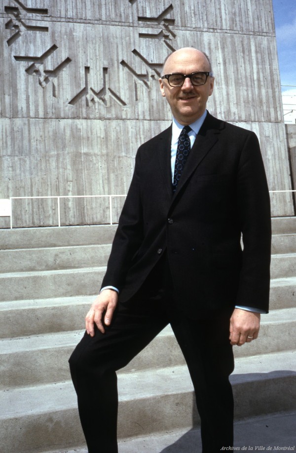 Le maire Jean Drapeau à la Place des Nations, 1968, VM94-EXd010-002