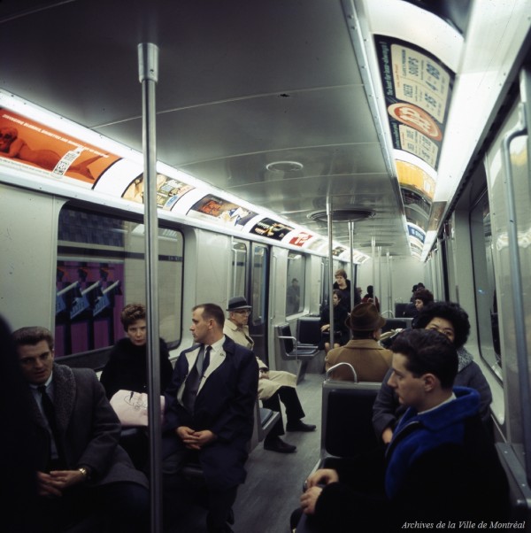 Le métro en fonction à la station Saint-Laurent. Fin de l’année 1966. VM94-Md57-012. Archives de la Ville de Montréal.