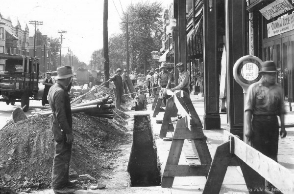 Enfouissement des fils sur l'avenue du Parc, photo Associated Screen News, 1933, VM98-Y_3P039
