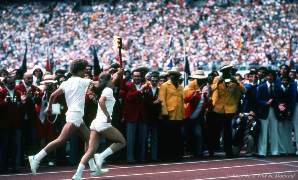 Cérémonie d'ouverture au Stade olympique. - 1976. Archives de la Ville de Montréal. VM94-Od04-010