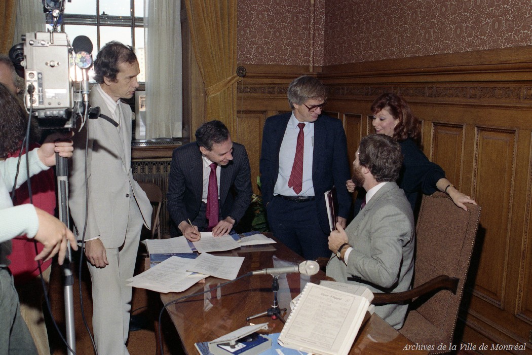 Conférence de presse : Fermeture du dossier de ''Corridart''. - 29 septembre 1988. / Louis-Philippe Meunier. - Archives de la Ville de Montréal. VM94-E6931-015