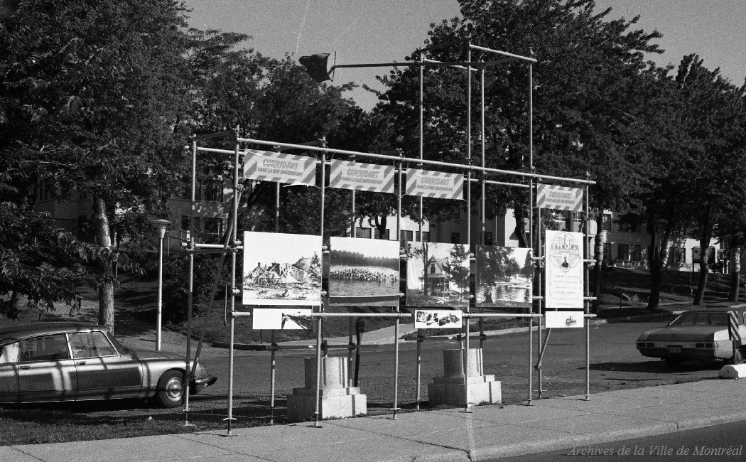Éléments de CORRIDART, rue Sherbrooke. - 5 juillet 1976. / Louis-Philippe Meunier. Archives de la Ville de Montréal. VM94-EM0745-069