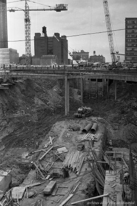 Construction de la station de métro McGill. 25 juin 1965. VM94-M138-007. Archives de la Ville de Montréal.