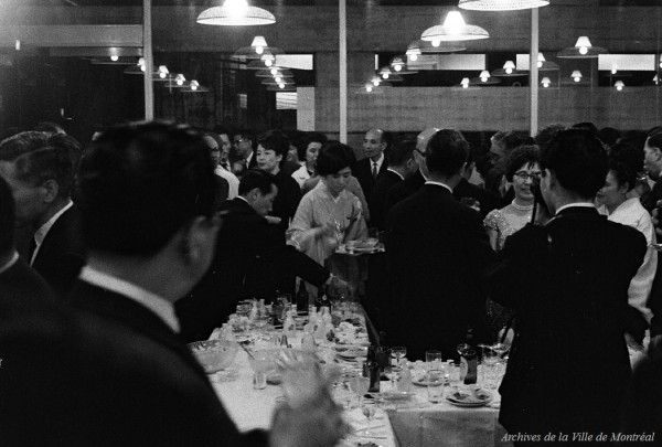 Réception au pavillon du Japon. 29 avril 1967. VM94-X003-088. Archives de la Ville de Montréal.